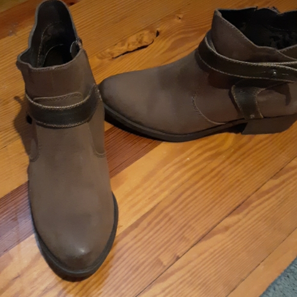 Booties - Picture 4 of 5